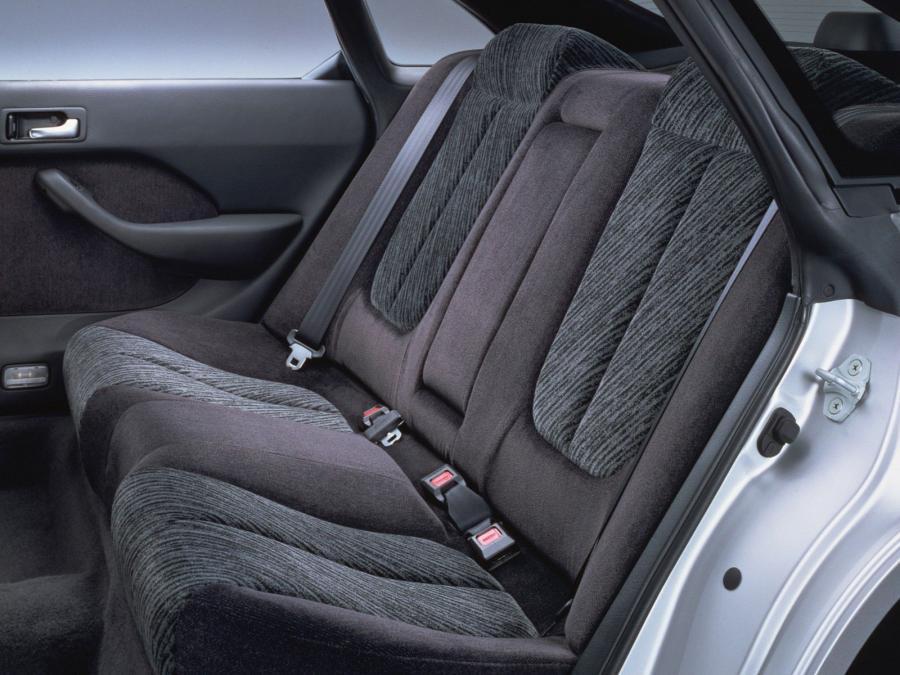 Интерьер Honda Ascot Innova 2.0 Si 1992 года  (фото 9 из 10)